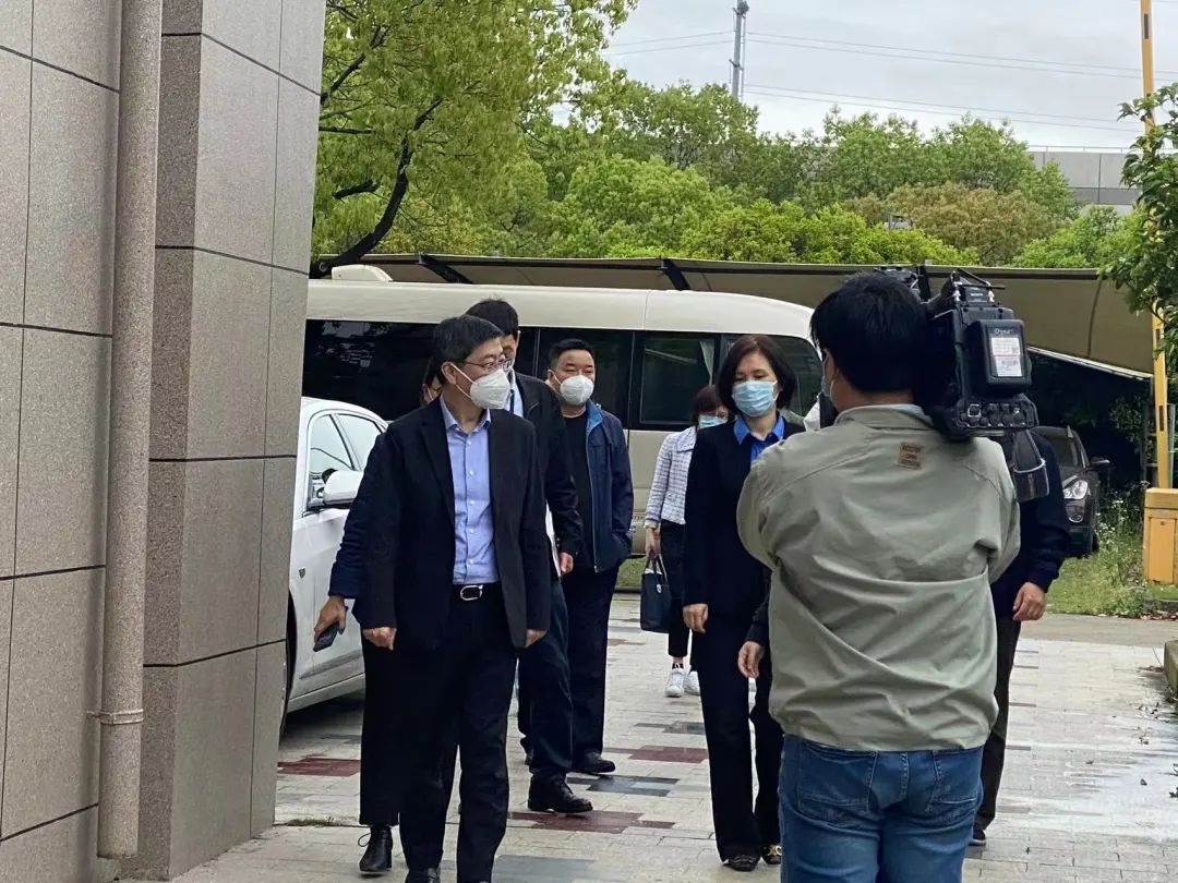 上海市金山區(qū)區(qū)委書記劉健、副區(qū)長曹婕一行到上海度微醫(yī)學(xué)檢驗所慰問調(diào)研